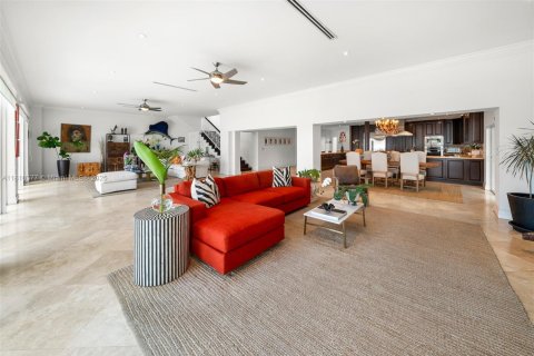 House in Miami Beach, Florida 4 bedrooms, 418.25 sq.m. № 1756950 - photo 8