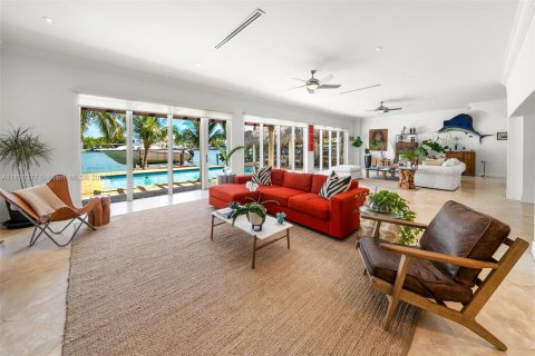 House in Miami Beach, Florida 4 bedrooms, 418.25 sq.m. № 1756950 - photo 7