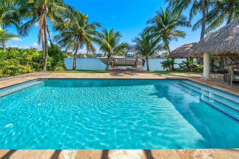 House in Miami Beach, Florida 4 bedrooms, 418.25 sq.m. № 1756950 - photo 3