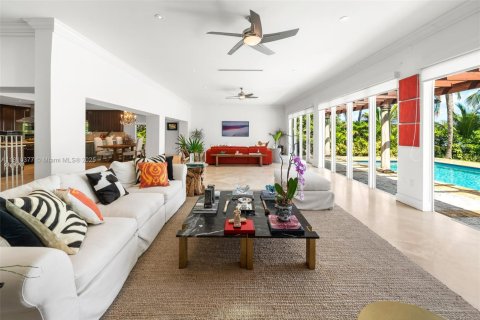 House in Miami Beach, Florida 4 bedrooms, 418.25 sq.m. № 1756950 - photo 11