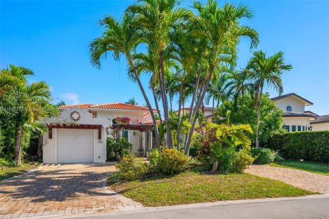 House in Miami Beach, Florida 4 bedrooms, 418.25 sq.m. № 1756950 - photo 6