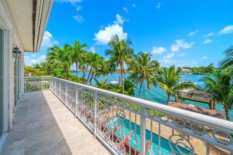 House in Miami Beach, Florida 4 bedrooms, 418.25 sq.m. № 1756950 - photo 21