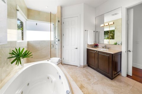 House in Miami Beach, Florida 4 bedrooms, 418.25 sq.m. № 1756950 - photo 24