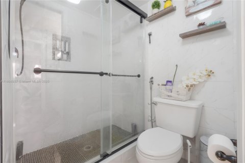 Condo in Sunrise, Florida, 2 bedrooms  № 1748341 - photo 24