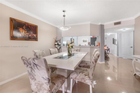 Condo in Sunrise, Florida, 2 bedrooms  № 1748341 - photo 1