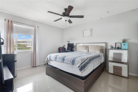 Condo in Sunrise, Florida, 2 bedrooms  № 1748341 - photo 25