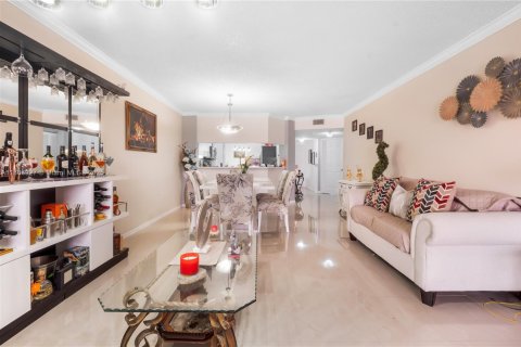 Condo in Sunrise, Florida, 2 bedrooms  № 1748341 - photo 16