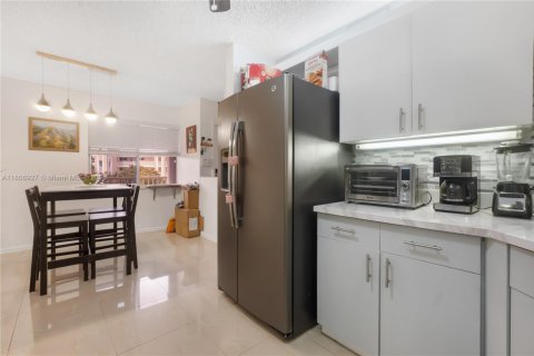 Condo in Sunrise, Florida, 2 bedrooms  № 1748341 - photo 10