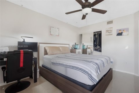 Condo in Sunrise, Florida, 2 bedrooms  № 1748341 - photo 27