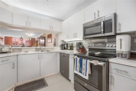 Condo in Sunrise, Florida, 2 bedrooms  № 1748341 - photo 6