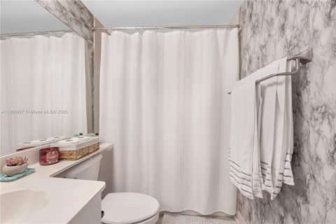 Condo in Sunrise, Florida, 2 bedrooms  № 1748341 - photo 30