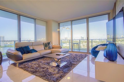 Condominio en North Miami Beach, Florida, 3 dormitorios  № 2089173