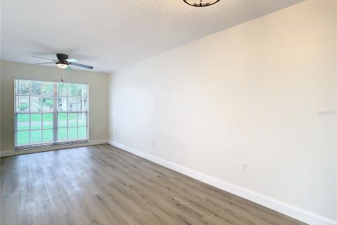 House in New Port Richey, Florida 3 bedrooms, 98.66 sq.m. № 2096186 - photo 12