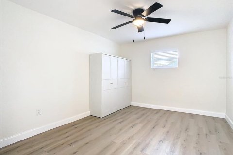 House in New Port Richey, Florida 3 bedrooms, 98.66 sq.m. № 2096186 - photo 20