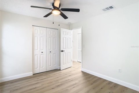 House in New Port Richey, Florida 3 bedrooms, 98.66 sq.m. № 2096186 - photo 25