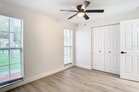 House in New Port Richey, Florida 3 bedrooms, 98.66 sq.m. № 2096186 - photo 26