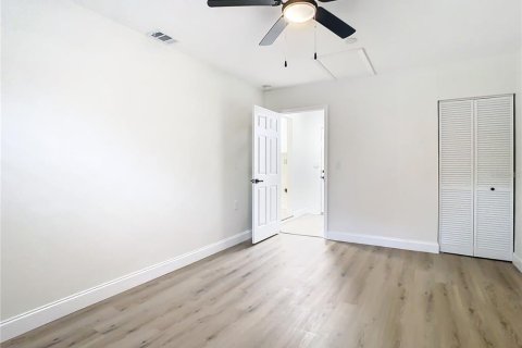 House in New Port Richey, Florida 3 bedrooms, 98.66 sq.m. № 2096186 - photo 17