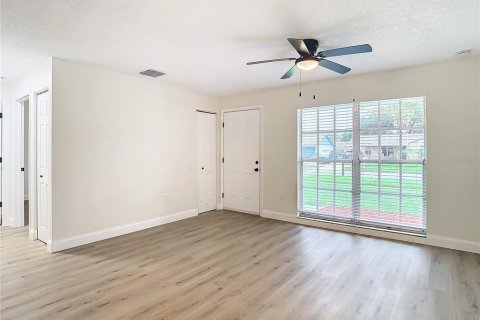 House in New Port Richey, Florida 3 bedrooms, 98.66 sq.m. № 2096186 - photo 9