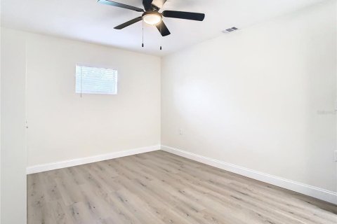 House in New Port Richey, Florida 3 bedrooms, 98.66 sq.m. № 2096186 - photo 19
