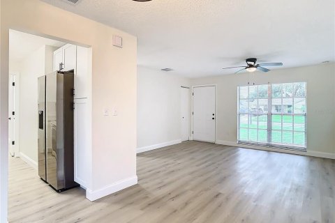 House in New Port Richey, Florida 3 bedrooms, 98.66 sq.m. № 2096186 - photo 11
