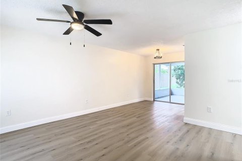 House in New Port Richey, Florida 3 bedrooms, 98.66 sq.m. № 2096186 - photo 8