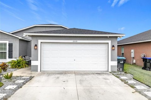 House in Mount Dora, Florida 4 bedrooms, 162.39 sq.m. № 1910000 - photo 1