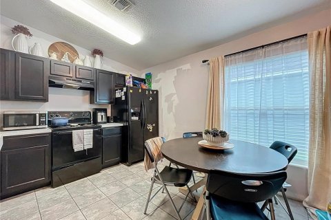 House in Mount Dora, Florida 4 bedrooms, 162.39 sq.m. № 1910000 - photo 5