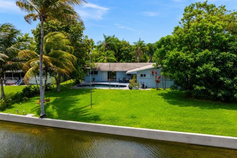 Villa ou maison à vendre à Miami, Floride: 3 chambres, 159.98 m2 № 2083905 - photo 14