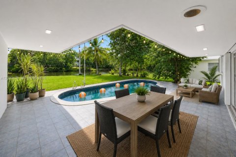 Villa ou maison à Miami, Floride 3 chambres, 159.98 m2 № 2083905