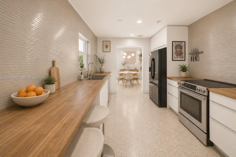 Villa ou maison à vendre à Miami, Floride: 3 chambres, 159.98 m2 № 2083905 - photo 5