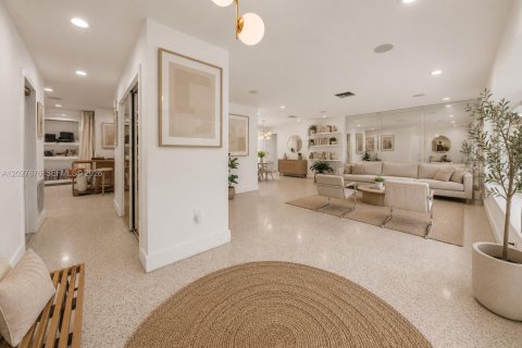 Villa ou maison à vendre à Miami, Floride: 3 chambres, 159.98 m2 № 2083905 - photo 4