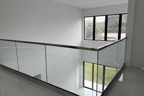 Casa en venta en Miami Springs, Florida, 4 dormitorios, 292.46 m2 № 2054982 - foto 17