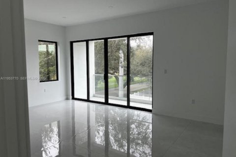 Casa en venta en Miami Springs, Florida, 4 dormitorios, 292.46 m2 № 2054982 - foto 11