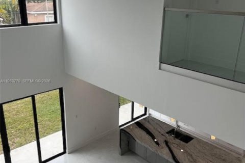 Casa en venta en Miami Springs, Florida, 4 dormitorios, 292.46 m2 № 2054982 - foto 18