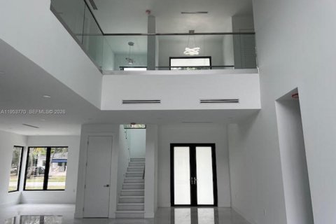 Casa en venta en Miami Springs, Florida, 4 dormitorios, 292.46 m2 № 2054982 - foto 7