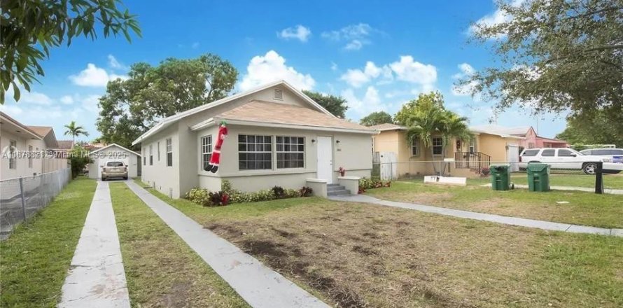 Дом в Майами, Флорида 3 спальни, 142.6м2 № 1927666