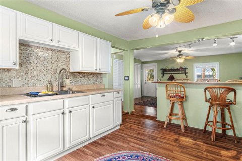 Villa ou maison à vendre à New Smyrna Beach, Floride: 5 chambres, 168.9 m2 № 1562333 - photo 12