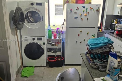Condo in Hialeah, Florida, 2 bedrooms  № 1852192 - photo 5
