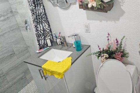Condo in Hialeah, Florida, 2 bedrooms  № 1852192 - photo 2