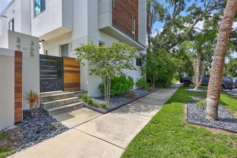 Adosado en alquiler en Saint Petersburg, Florida, 2 dormitorios, 152.36 m2 № 1885554 - foto 1