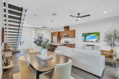 Adosado en alquiler en Saint Petersburg, Florida, 2 dormitorios, 152.36 m2 № 1885554 - foto 2