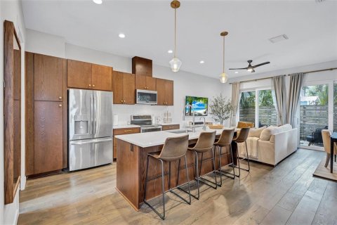 Adosado en alquiler en Saint Petersburg, Florida, 2 dormitorios, 152.36 m2 № 1885554 - foto 3