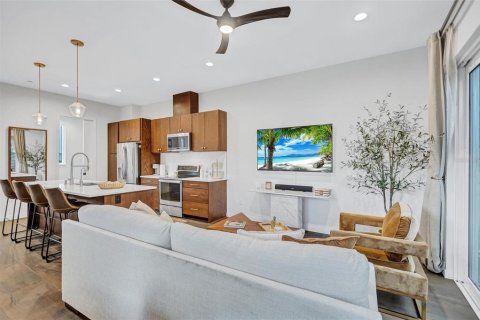Adosado en alquiler en Saint Petersburg, Florida, 2 dormitorios, 152.36 m2 № 1885554 - foto 10