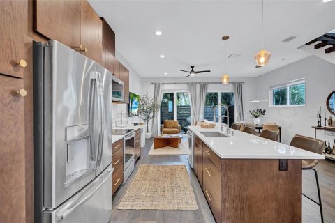 Adosado en alquiler en Saint Petersburg, Florida, 2 dormitorios, 152.36 m2 № 1885554 - foto 7