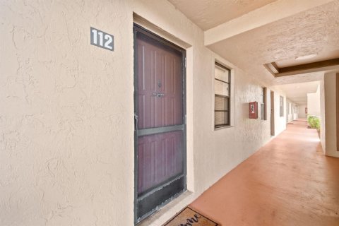 Condo in West Palm Beach, Florida, 2 bedrooms № 2082558 - photo 21