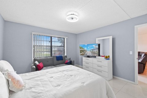 Condo in West Palm Beach, Florida, 2 bedrooms № 2082558 - photo 9