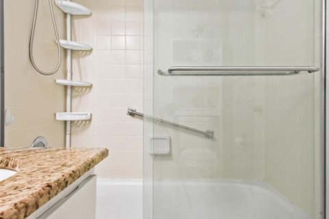 Condo in West Palm Beach, Florida, 2 bedrooms № 2082558 - photo 15