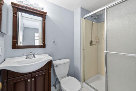 Condo in West Palm Beach, Florida, 2 bedrooms № 2082558 - photo 10