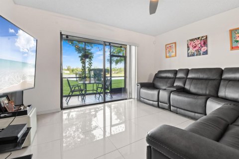 Condo in West Palm Beach, Florida, 2 bedrooms № 2082558 - photo 3