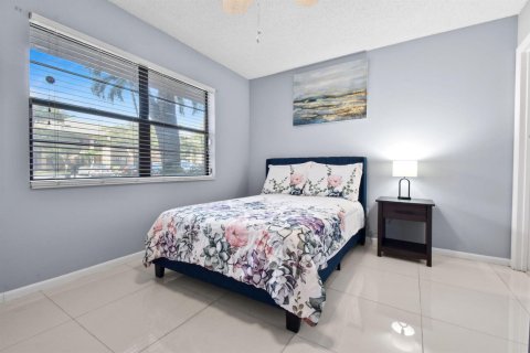 Condo in West Palm Beach, Florida, 2 bedrooms № 2082558 - photo 12